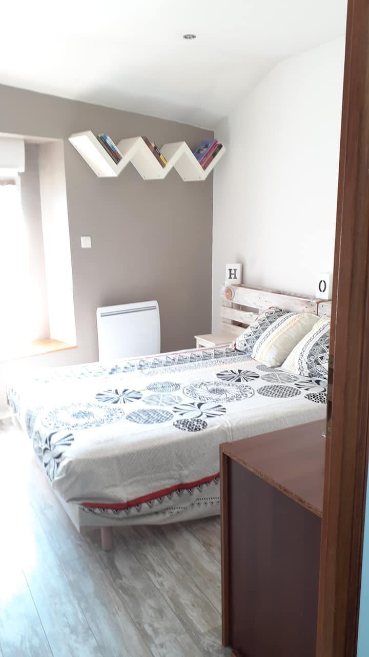 1er dormitorio con una cama doble (140 x 190) y pedido