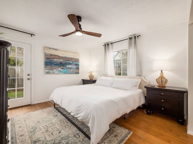 Bungalow in the Heart of Victorian Village gallery image 4