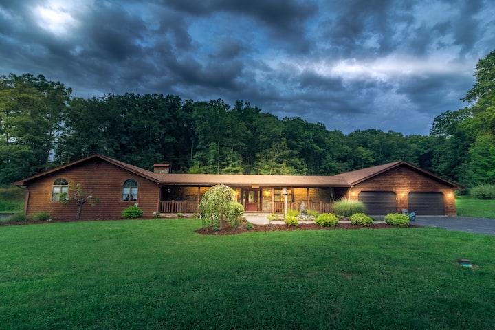 Fredelig 8 soverom 5 bad m/terrassebar-grill - Hus til leie i Peebles,  Ohio, USA - Airbnb