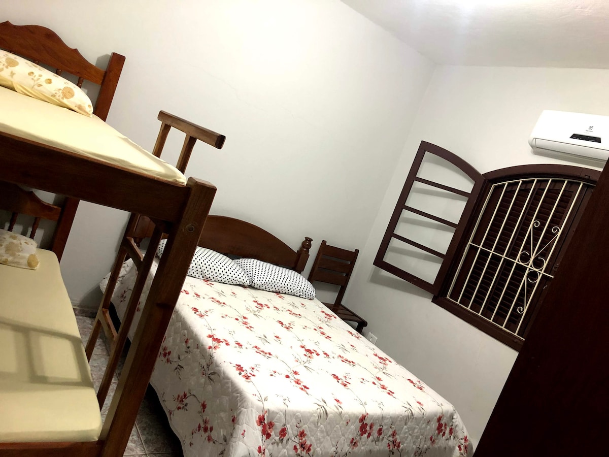 Спална соба 2 (1 брачен кревет + 1 кревет на спрат)