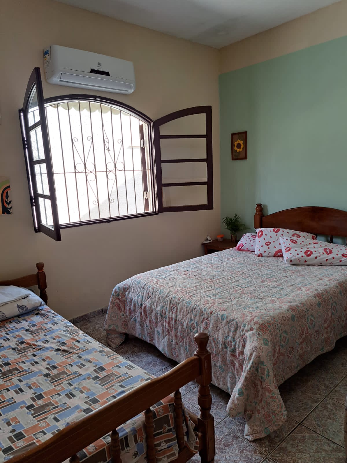 Спална соба 3 (1 брачен кревет + 1 единечен кревет + 1 кревет на два ката)