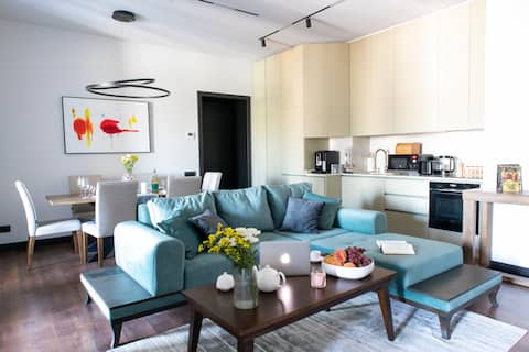 Prestigious Airy High-Floor Apartment W/ Terrace