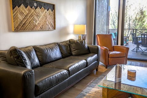 Popular Airbnb listing: Modern Townhome on the River, Roof Top Deck in Durango