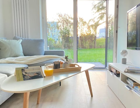 Top Airbnb: Two-room apartment with parking space in Prądnik Biały