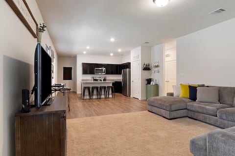 Comfy 3BR in Jarrell – Family & Crew Friendly