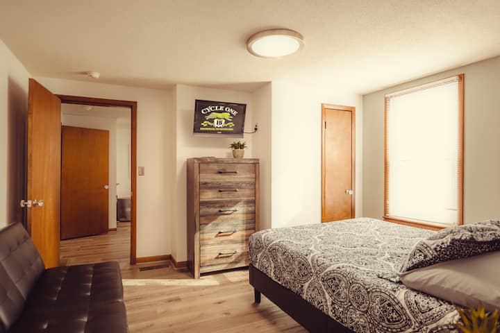 Opustite se na krevetu ili kauču na razvlačenje dok gledate TV! 