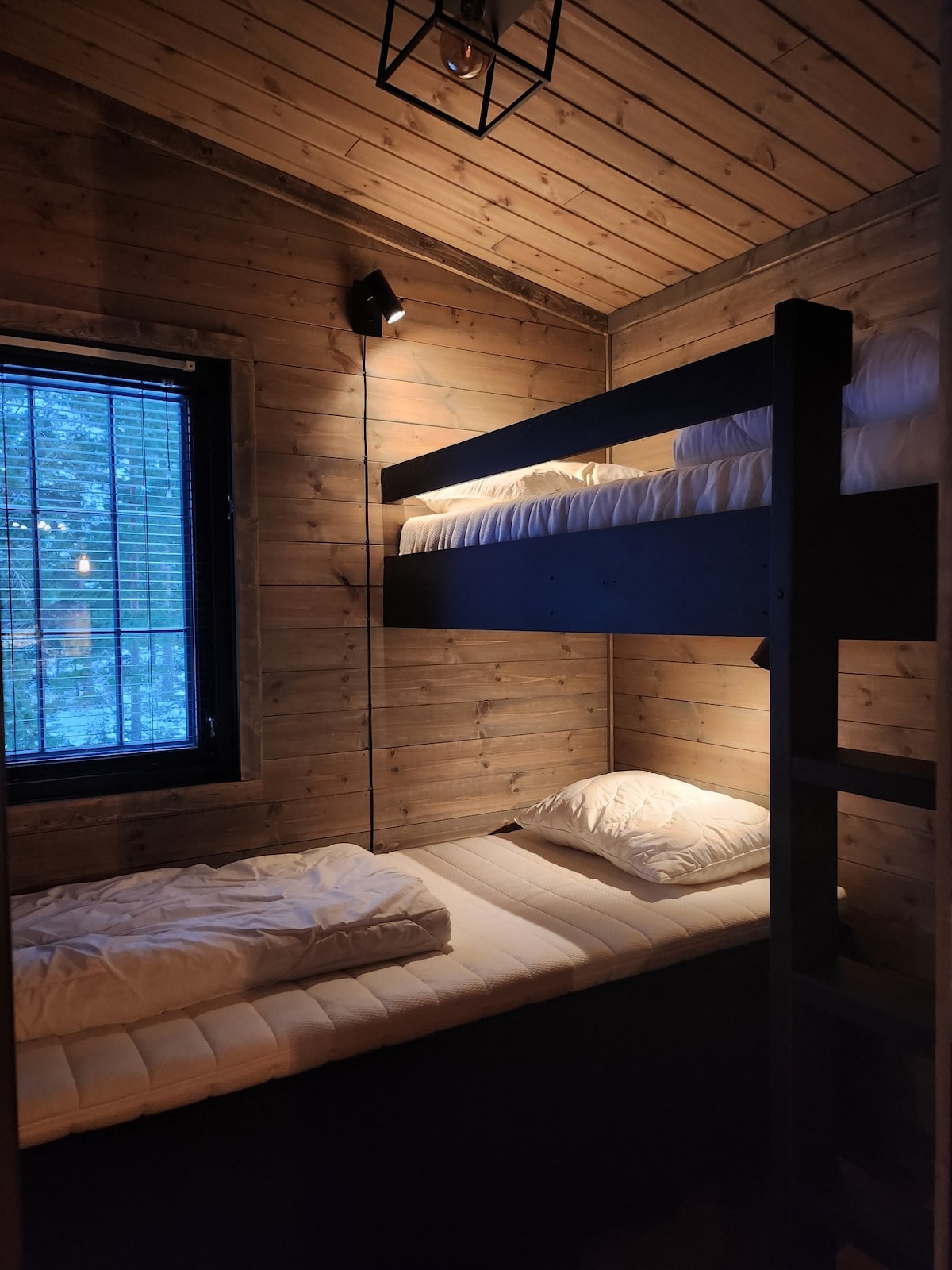 غرفة النوم 3.
2 سرير.
تلفزيون ذكي 32بوصة على الحائط.