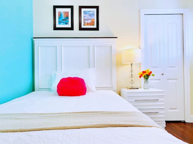 3-bedroom home in Vancouver Central /Near Airport