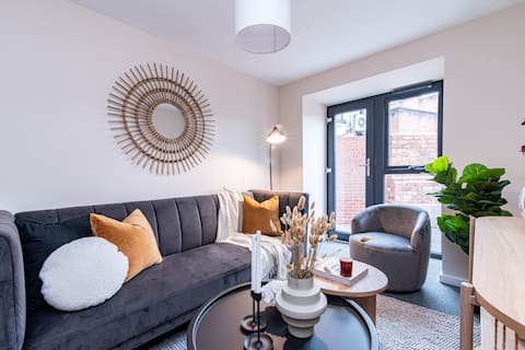 Successful Airbnb property: 2 bedroom flat in Eccles by station in Eccles