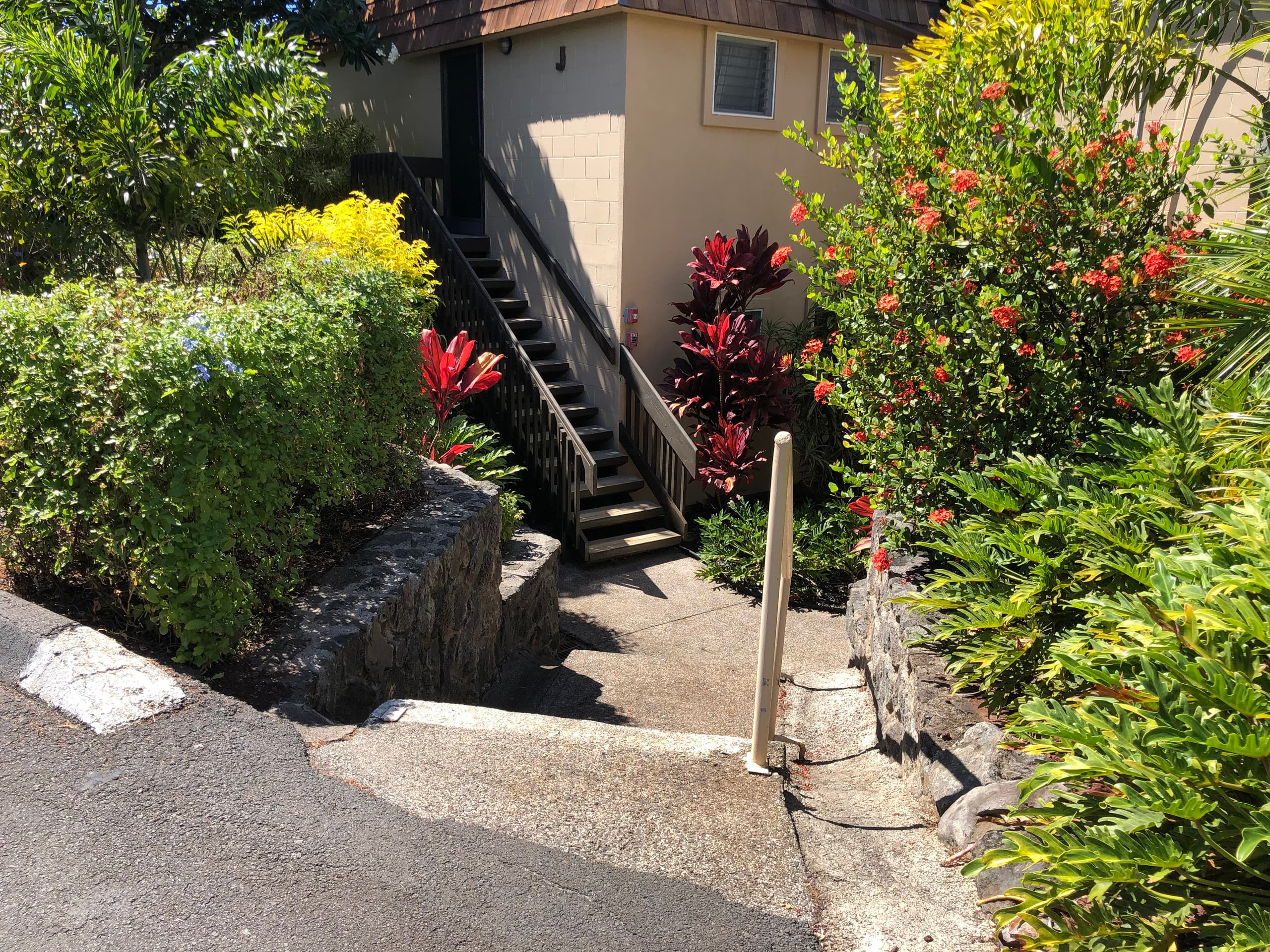 Condo in Lahaina · ★4.98 · Studio · 1 bed · 1 private bath - Image 24