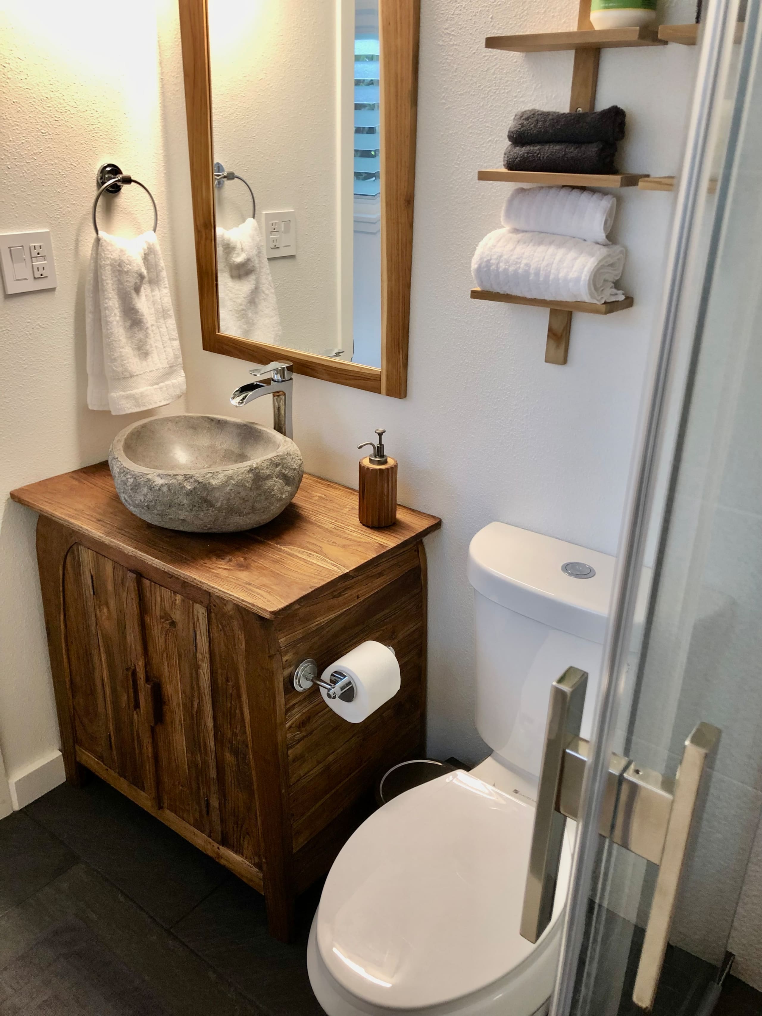 Condo in Lahaina · ★4.98 · Studio · 1 bed · 1 private bath - Image 15