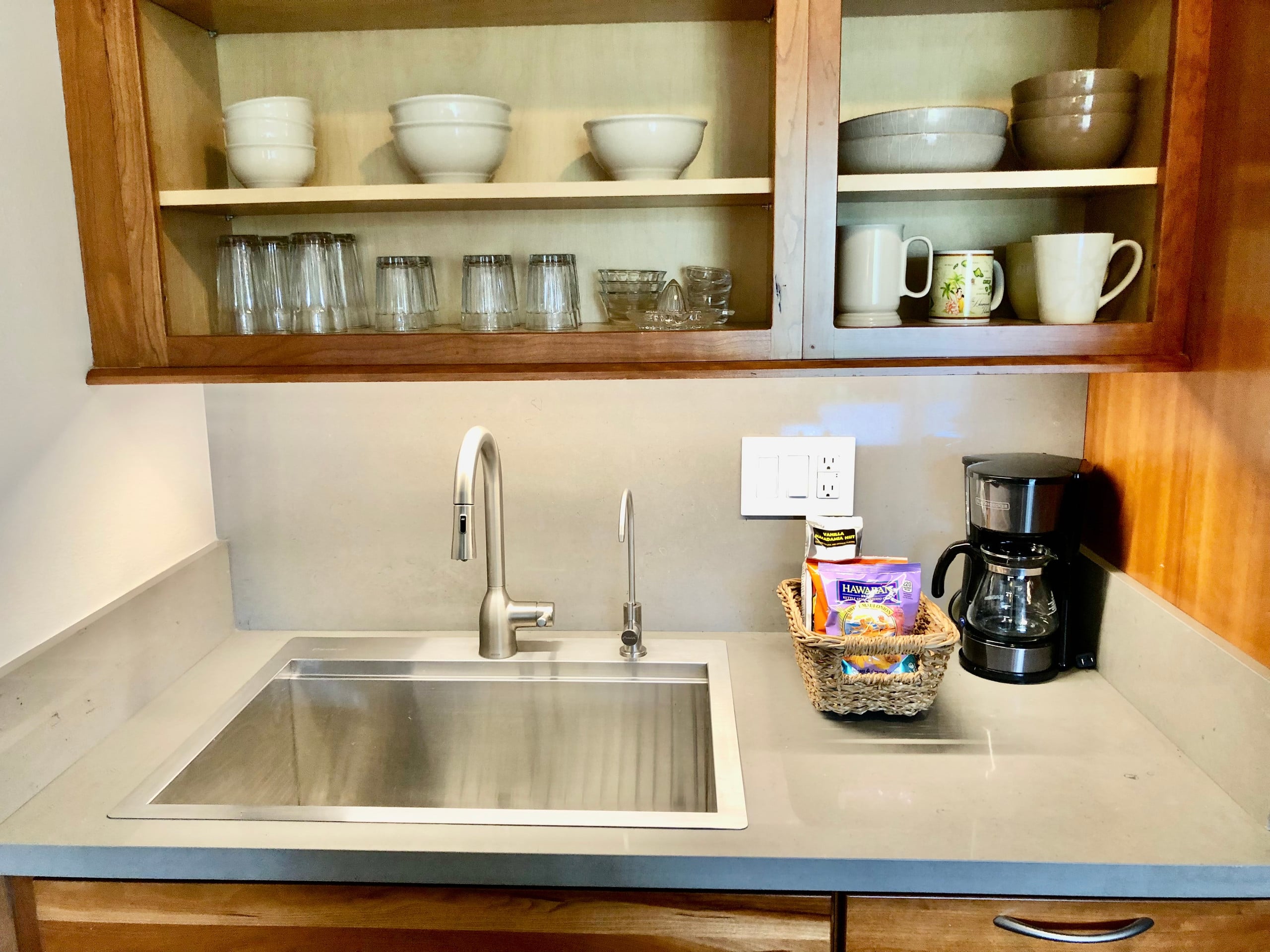 Condo in Lahaina · ★4.98 · Studio · 1 bed · 1 private bath - Image 6