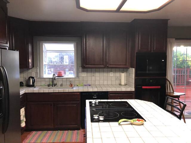 Spacious Cupertino Home: near Apple HQ & Freeways gallery image 5