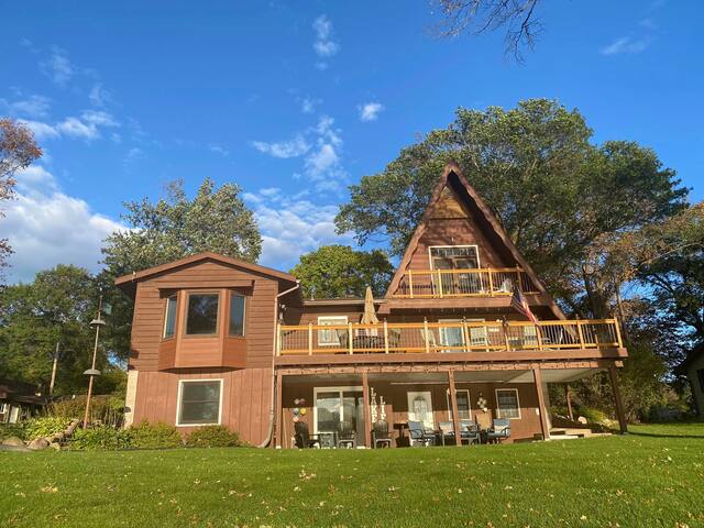 A-Frame of Mind on Blue Lake with pontoon for rent gallery image 2