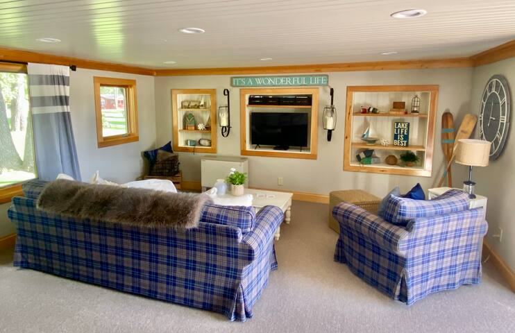 A-Frame of Mind on Blue Lake with pontoon for rent gallery image 5