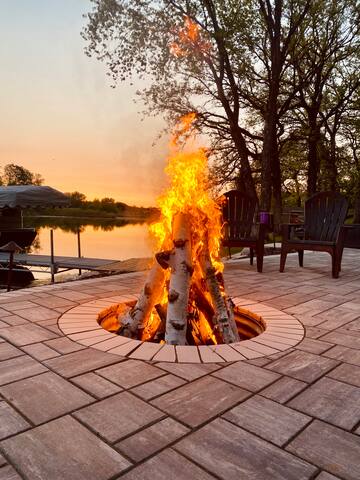 A-Frame of Mind on Blue Lake with pontoon for rent gallery image 3