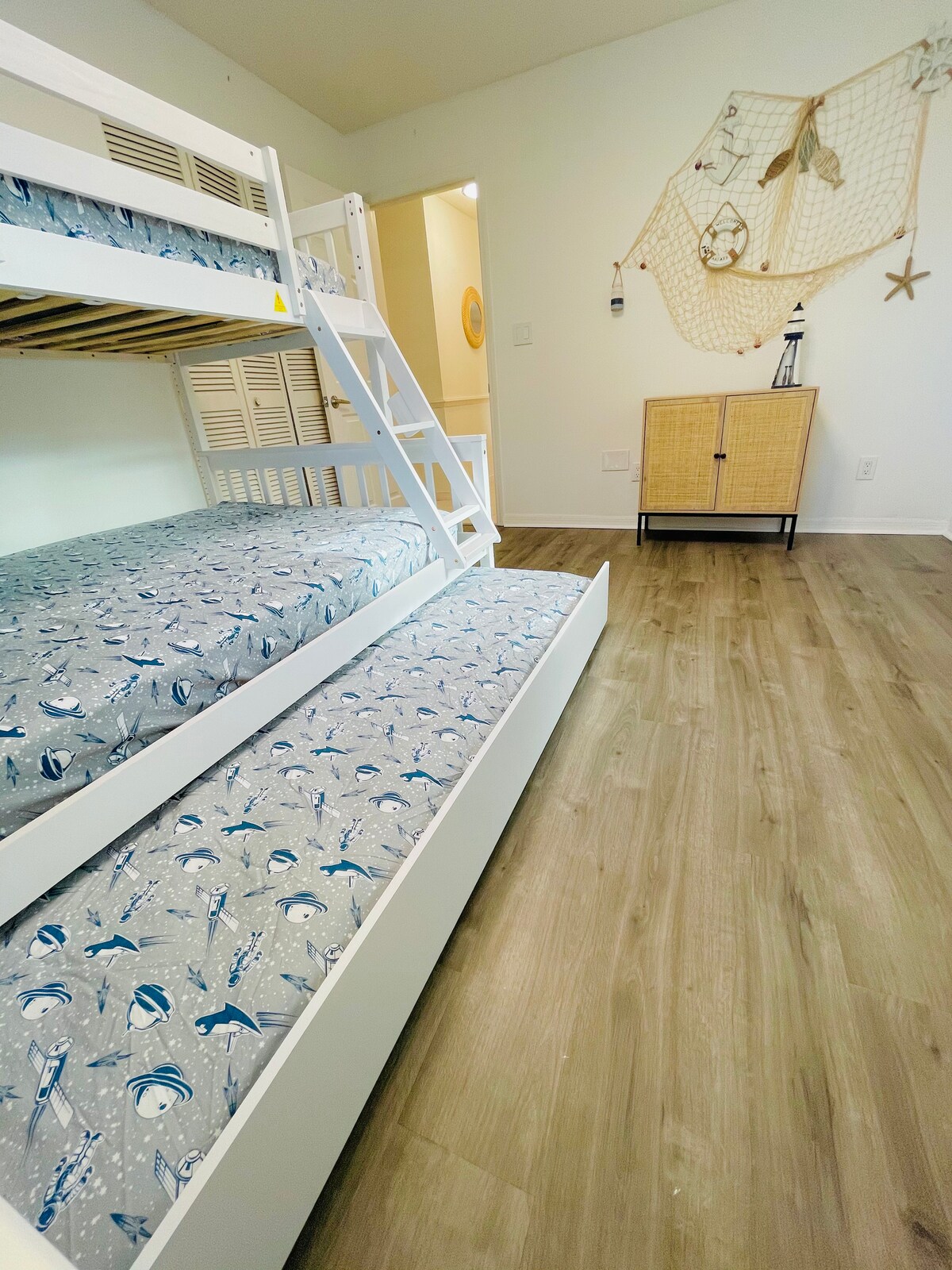 3 stapelbedden - klimmen of naar buiten glijden