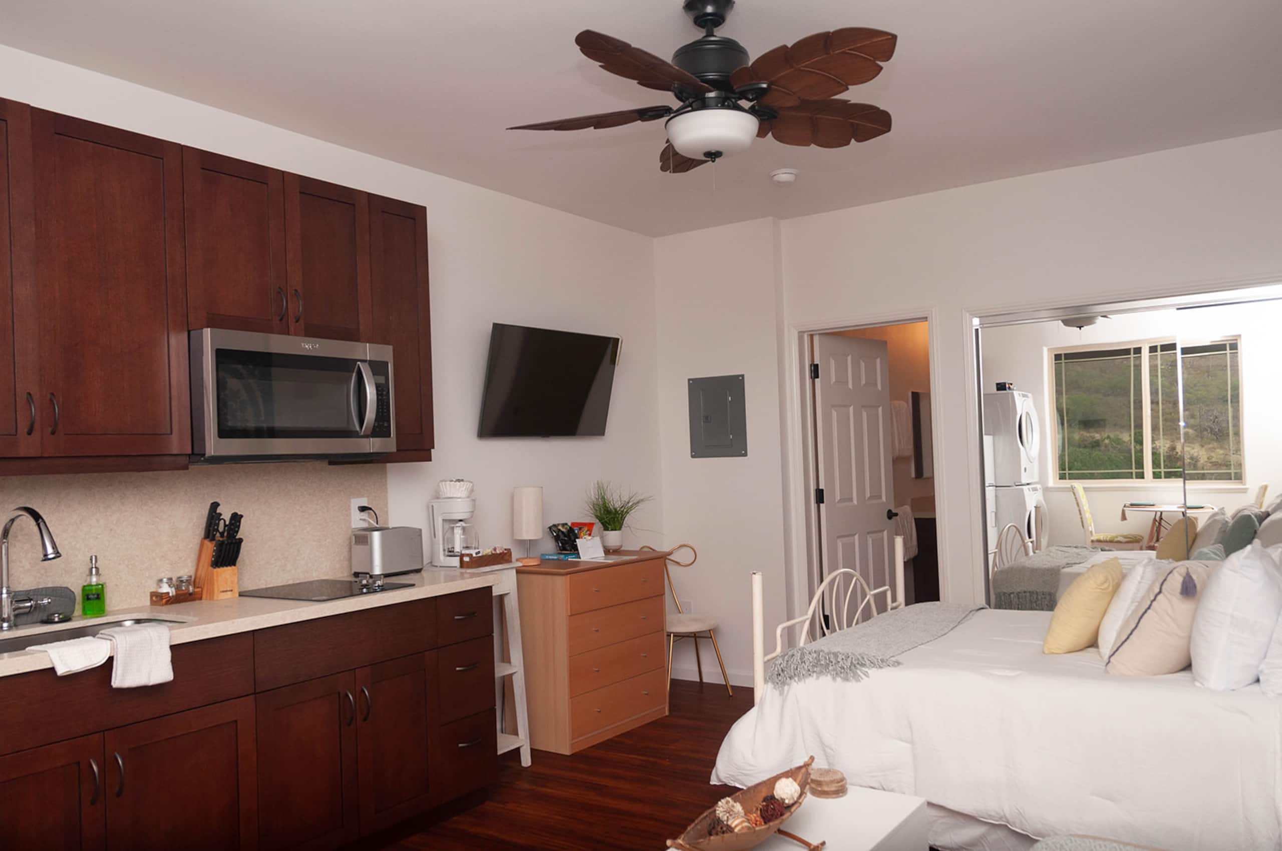 Slice of Paradise-Studio-Sleeps 4-Same$ for 4 as 2 - Photo 9