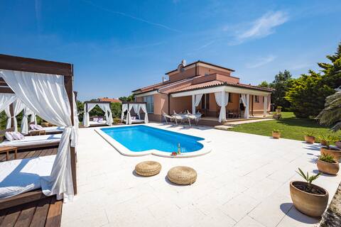 Villa Mirna-Medulin, with private pool near beach