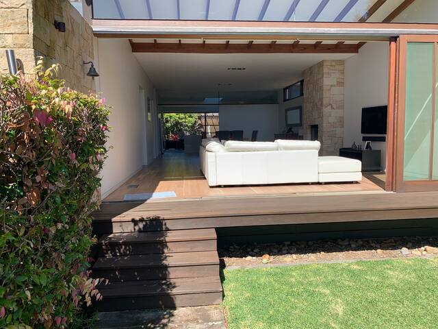 A sunny home very close to the beach gallery image 5