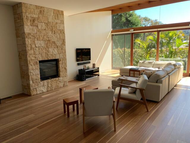 A sunny home very close to the beach gallery image 3