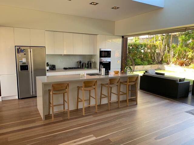 A sunny home very close to the beach gallery image 2