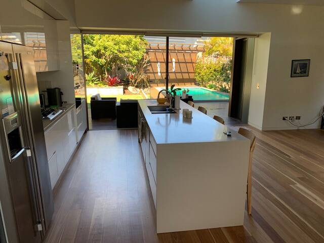 A sunny home very close to the beach gallery image 4