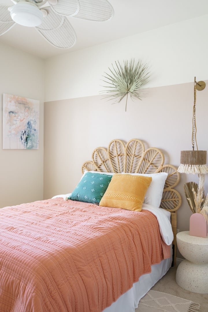 Second bedroom with cozy homey vibes