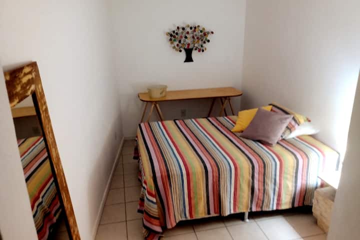 双人套房2 ，带卫生间和空调。