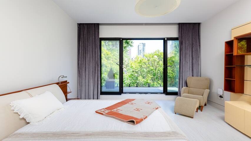 Yorkville Sanctuary Private Villa gallery image 5