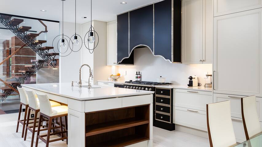 Yorkville Sanctuary Private Villa gallery image 2