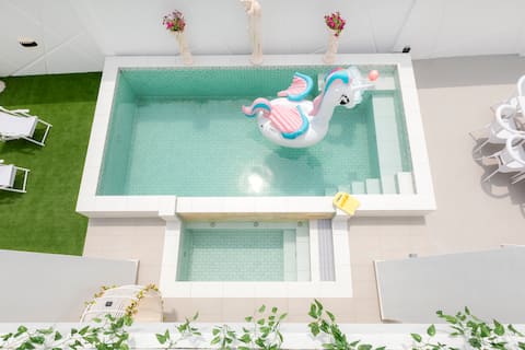RomenVilla Melaka Pool/Jaguzzi/KTV/BBQ/(16-23pax)