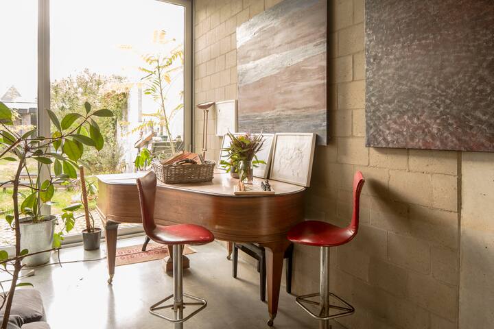 Mari’s: Multifunctional Shelter with big Garden gallery image 3