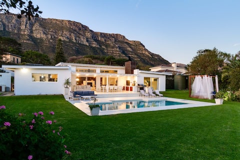 8 Bed Villa with Pool and large Garden - Sea Views