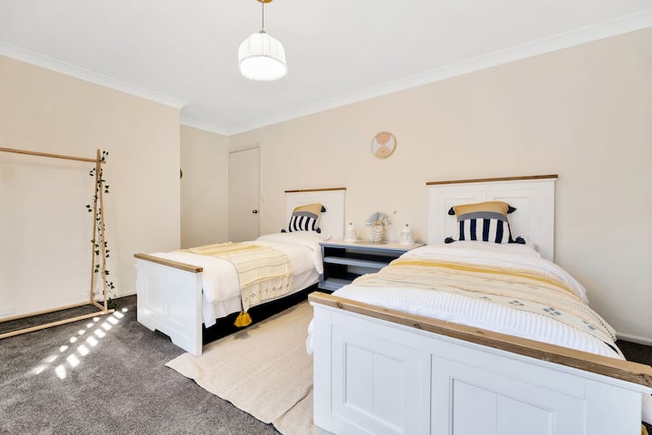 Две единични легла на приземния етаж 