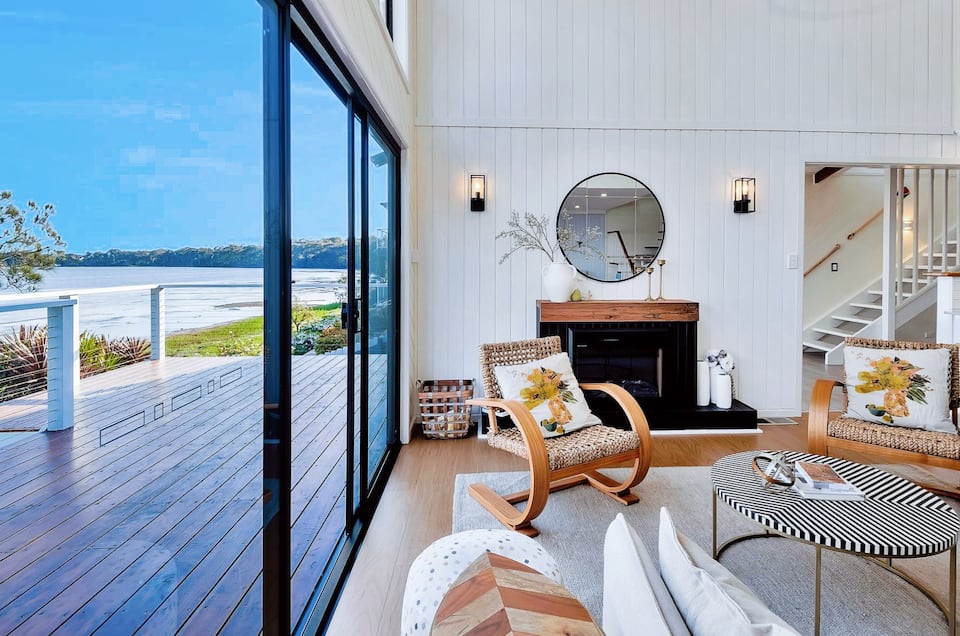 A white lake house on the shore of Lake Tuggerah, Gorokan, New South Wales, Australia, photo 1 of 10