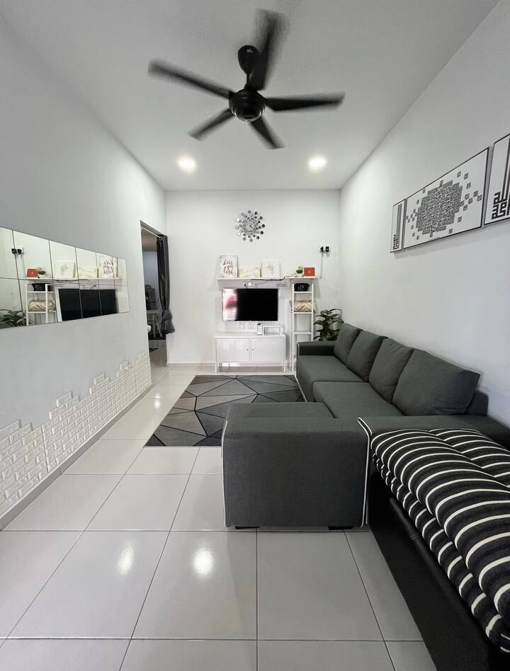 Aisyah Homestay Kijal With Cozy Minimal Decoration - Kijal