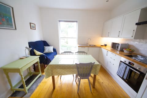 Top Airbnb: Lovely 2-bedroom apartment in Netheredge in Nether Edge