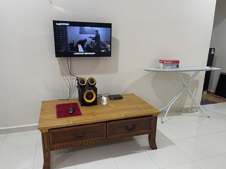 Spacious 4 Bedroom Semi-d, 3 A/cond & Free Parking - Kerteh