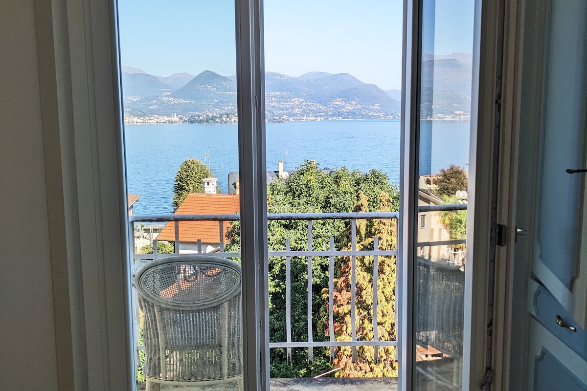 Annuncio Airbnb popolare: Breathtaking lake view in the heart of Stresa a Stresa