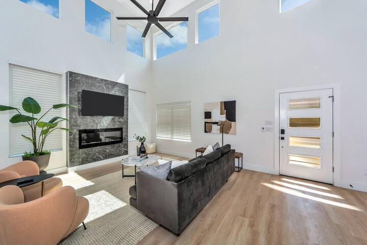 Modern 3 Br/3 Bth Near Downtown, Fair, Convention gallery image 3