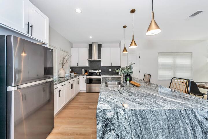 Modern 3 Br/3 Bth Near Downtown, Fair, Convention gallery image 4