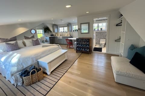 Top performing Airbnb: Uber Clean Studio Apartment in Noyack