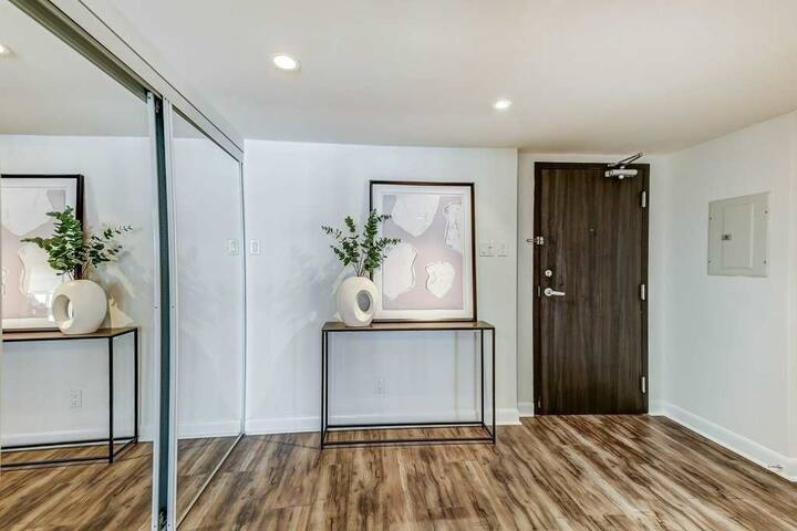 Luxury 3 BED 3 BATH Apartment on the 41st floor gallery image 5