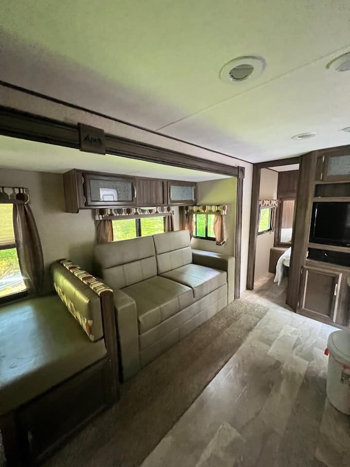 Pet Friendly 1 Bedroom/1 Bathroom Rv/camper - Monroe, WA