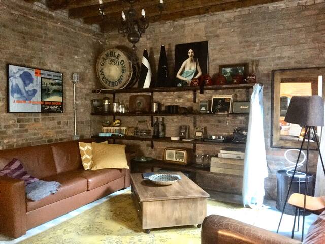 Urban Soul Apartment w/ Garden in the Art District