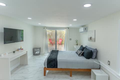 Cozy Private Studio near HardRock, Beaches, & NSU