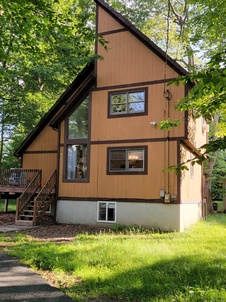 2 Funhouse. 4 floors of fun Cabins for Rent in Tobyhanna