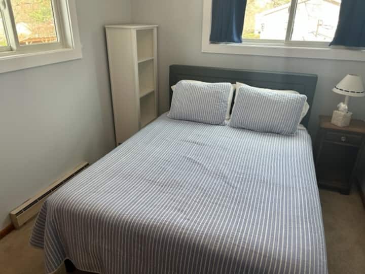 Dhoma e gjumit e vizitorit #1: Krevat dopio "queen"