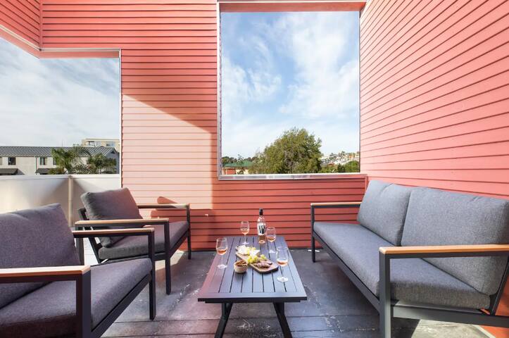 TuCasa | Luxury 4 Story Villa in Little Italy gallery image 3